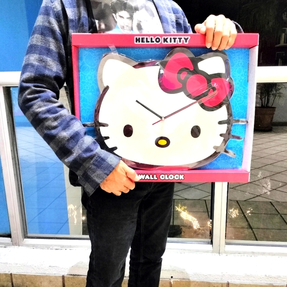 New Sanrio Hello Kitty Large Face Wall Clock, reloj de pare Hello Kitty - Picture 6 of 7